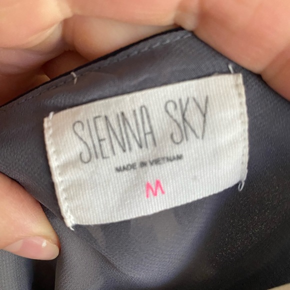 Too - Picture 2 of 3